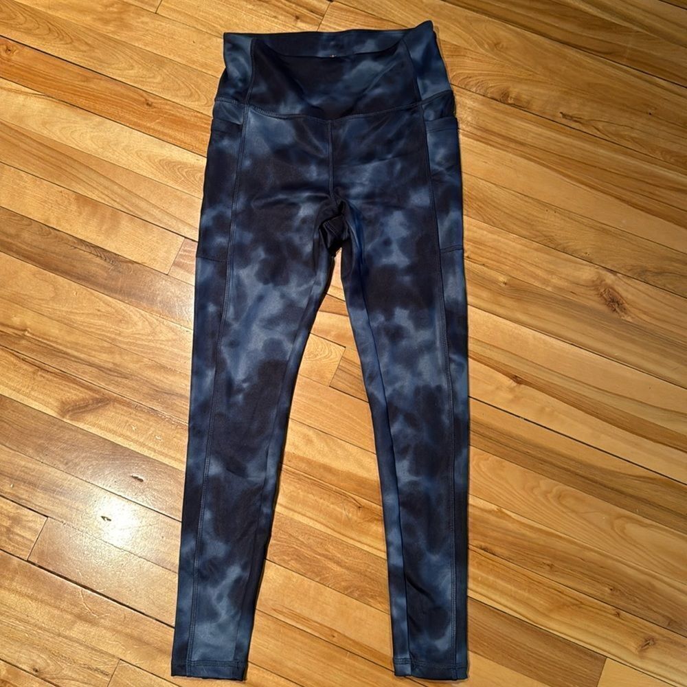 Danskin shades of blue tie dye side thigh pocket high rise 7/8 leggings. Small